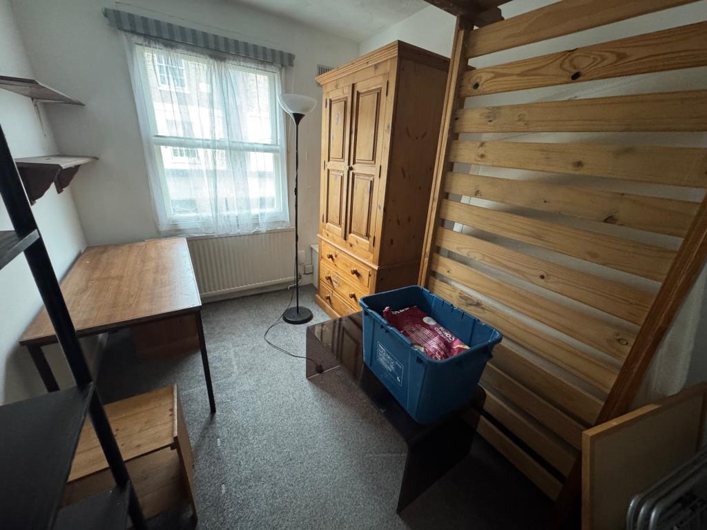 Lot: 161 - CITY CENTRE TERRACE HOUSE - Ground floor bedroom 3